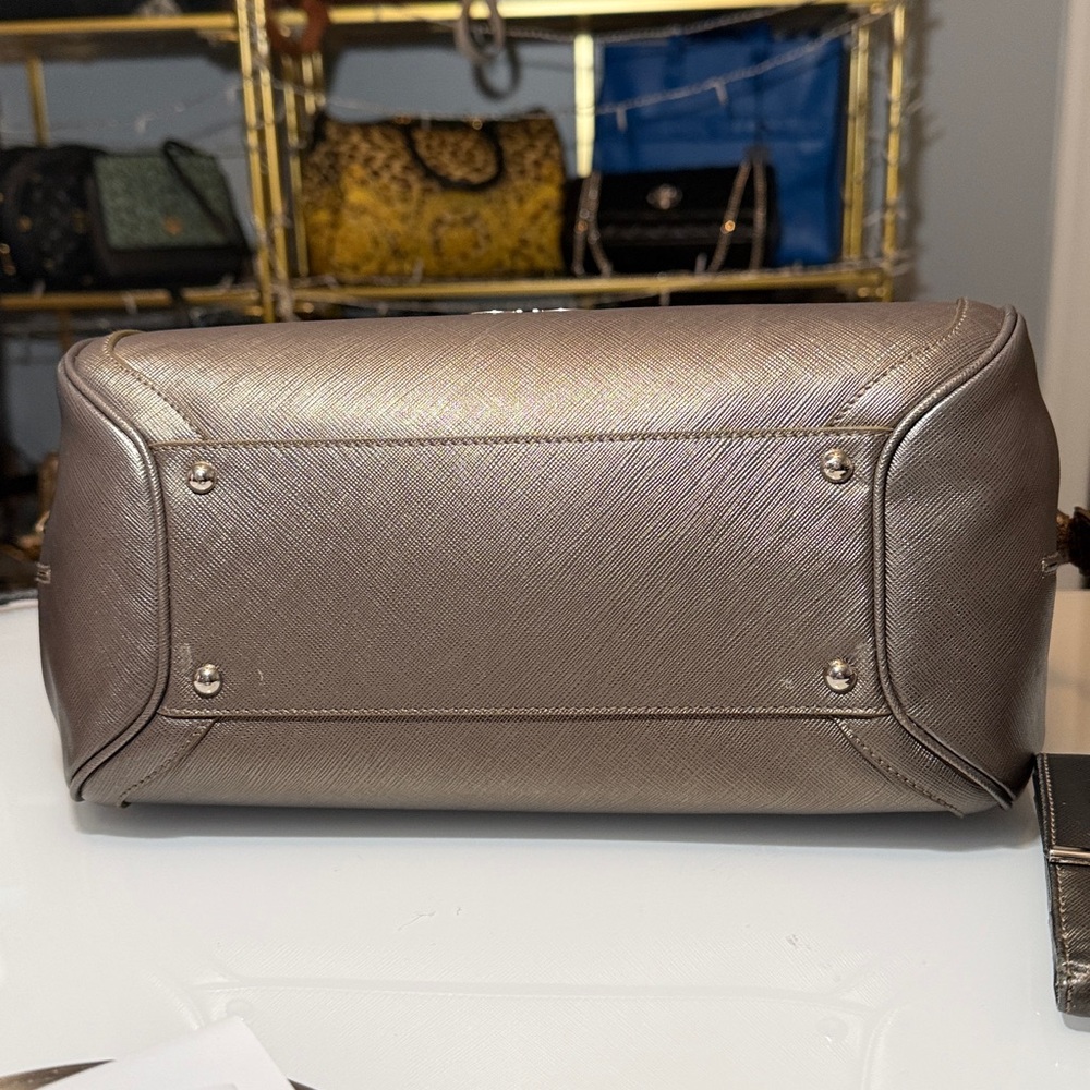 Salvatore Ferragamo SET: Metallic Platinum Gray Satchel & Wallet Silver Gancini - Picture 6 of 13